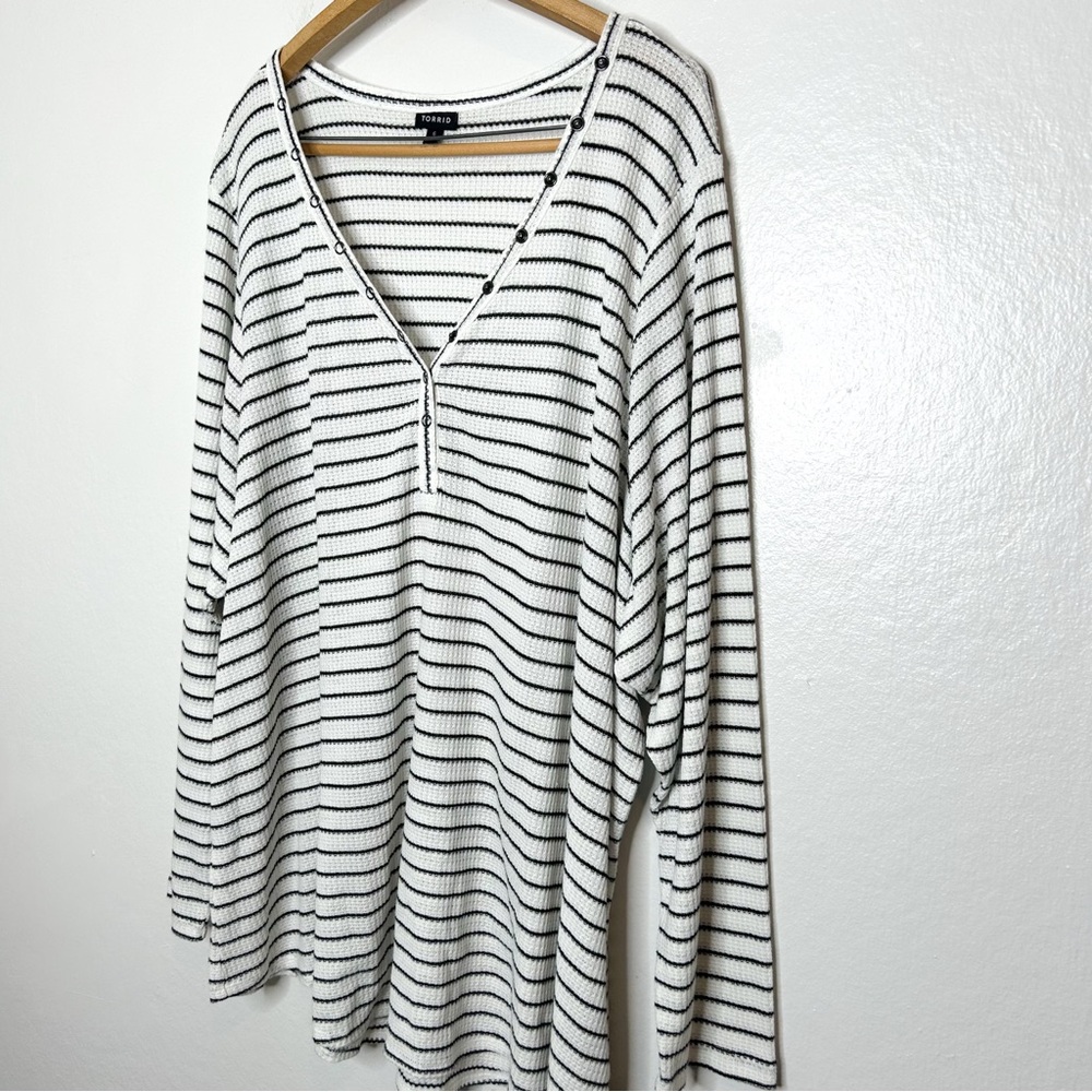 Torrid Waffle Snap Henley Long Sleeve Tee Black White Stripe Plus Size 6X - Picture 3 of 7